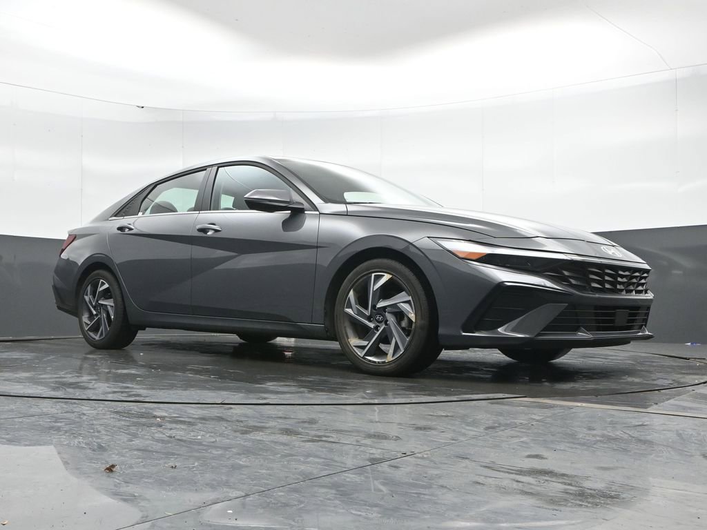 Used 2025 Hyundai Elantra Limited FWD image 44