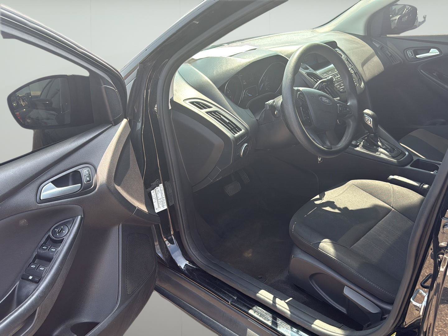 Used 2018 Ford Focus SE FWD image 8
