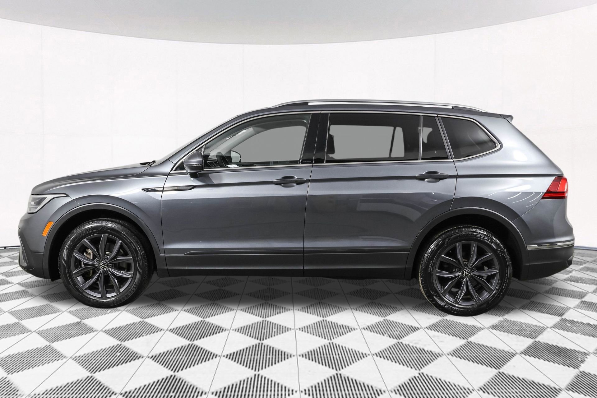 Used 2022 Volkswagen Tiguan SE image 21