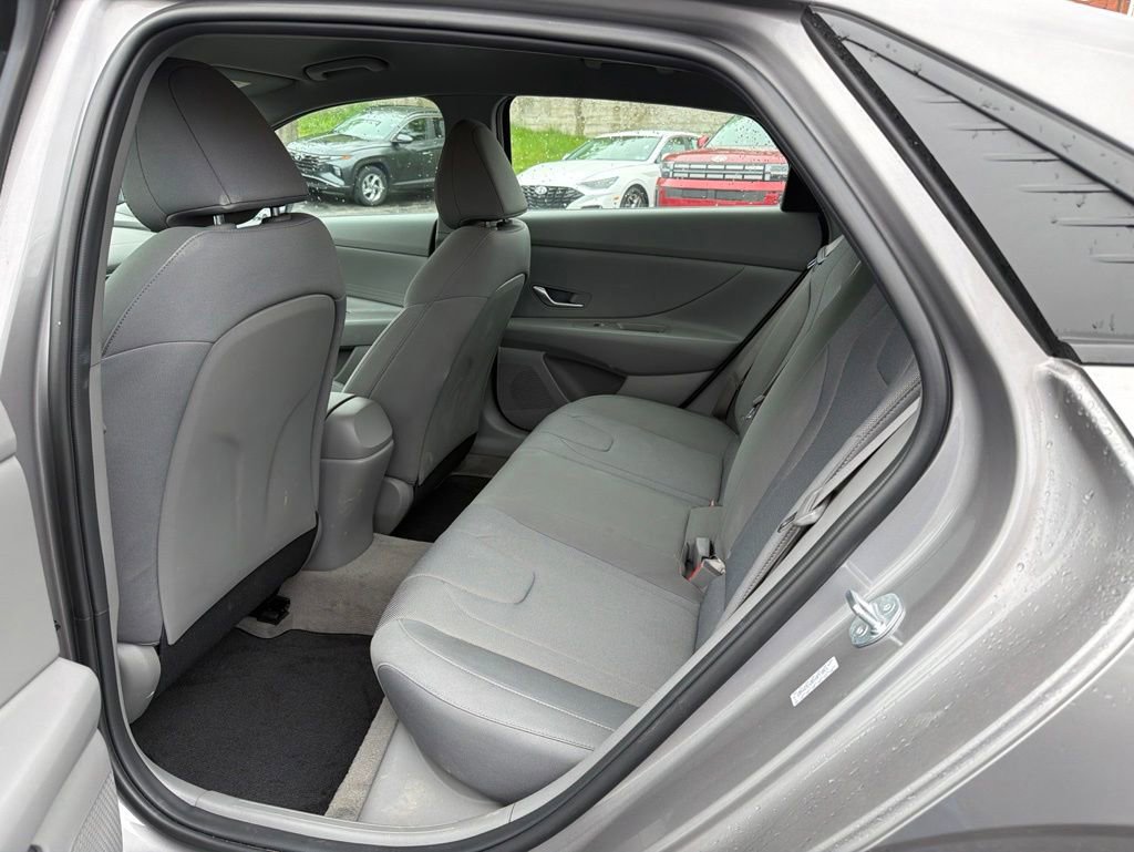 Certified 2023 Hyundai Elantra SE FWD image 15