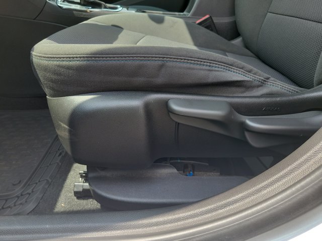 Used 2018 Chevrolet Cruze LT FWD image 13