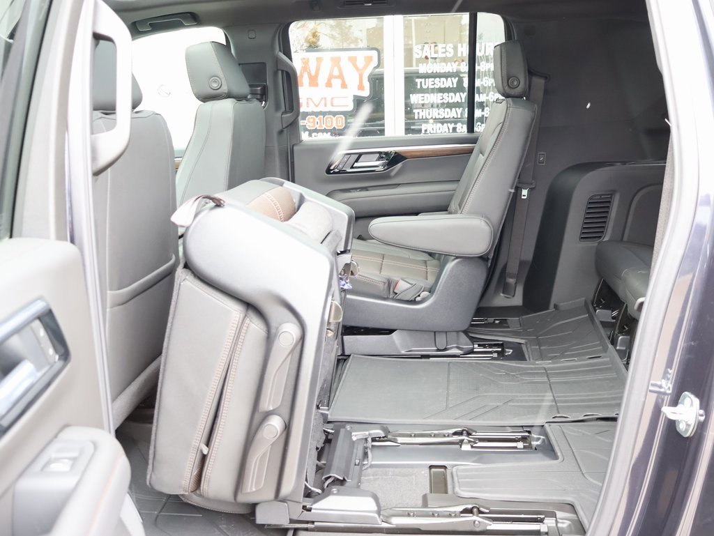 New 2025 Chevrolet Suburban High Country image 30