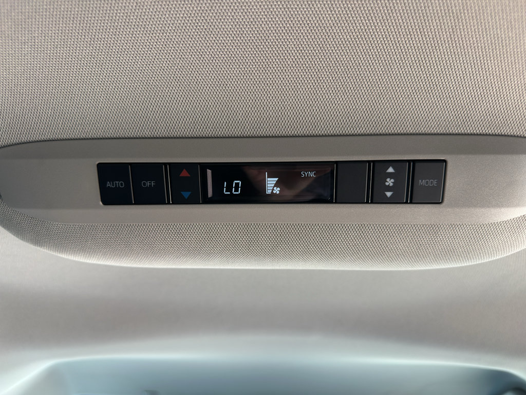 Used 2026 Toyota Sienna LE AWD/4WD image 30