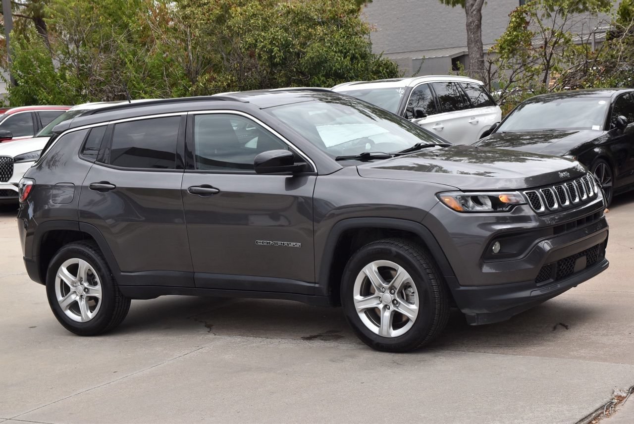 Used 2024 Jeep Compass Latitude AWD/4WD image 5