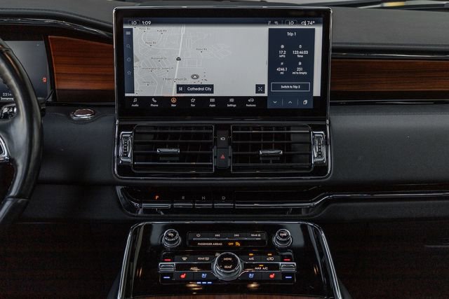 Used 2024 Lincoln Navigator Reserve AWD/4WD image 7