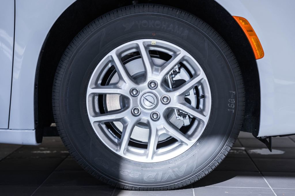 New 2026 Chrysler Pacifica Select image 11