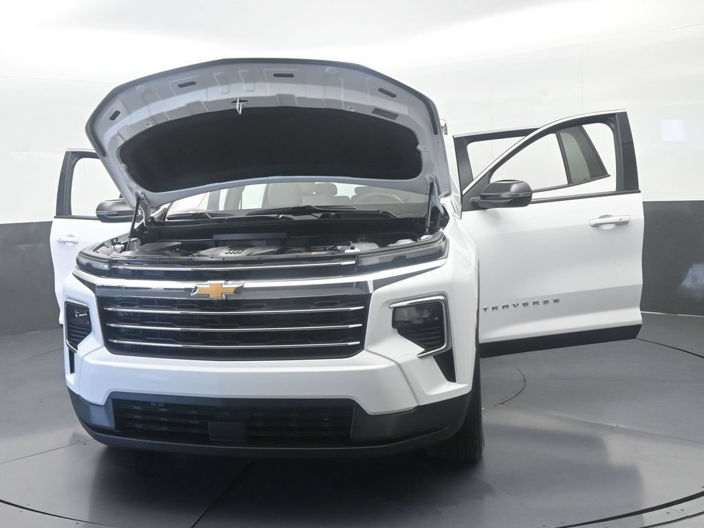 Used 2025 Chevrolet Traverse LT FWD image 74