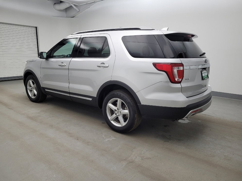 Used 2016 Ford Explorer XLT w/ Equipment Group 202A AWD/4WD image 3