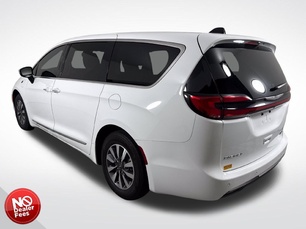 Used 2023 Chrysler Pacifica Limited FWD image 6