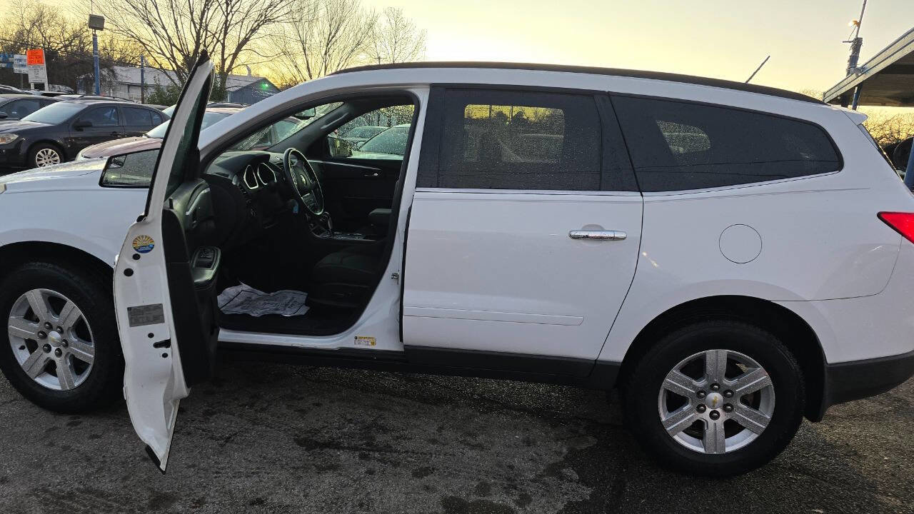 Used 2010 Chevrolet Traverse LT w/ Personal Connectivity Package image 3