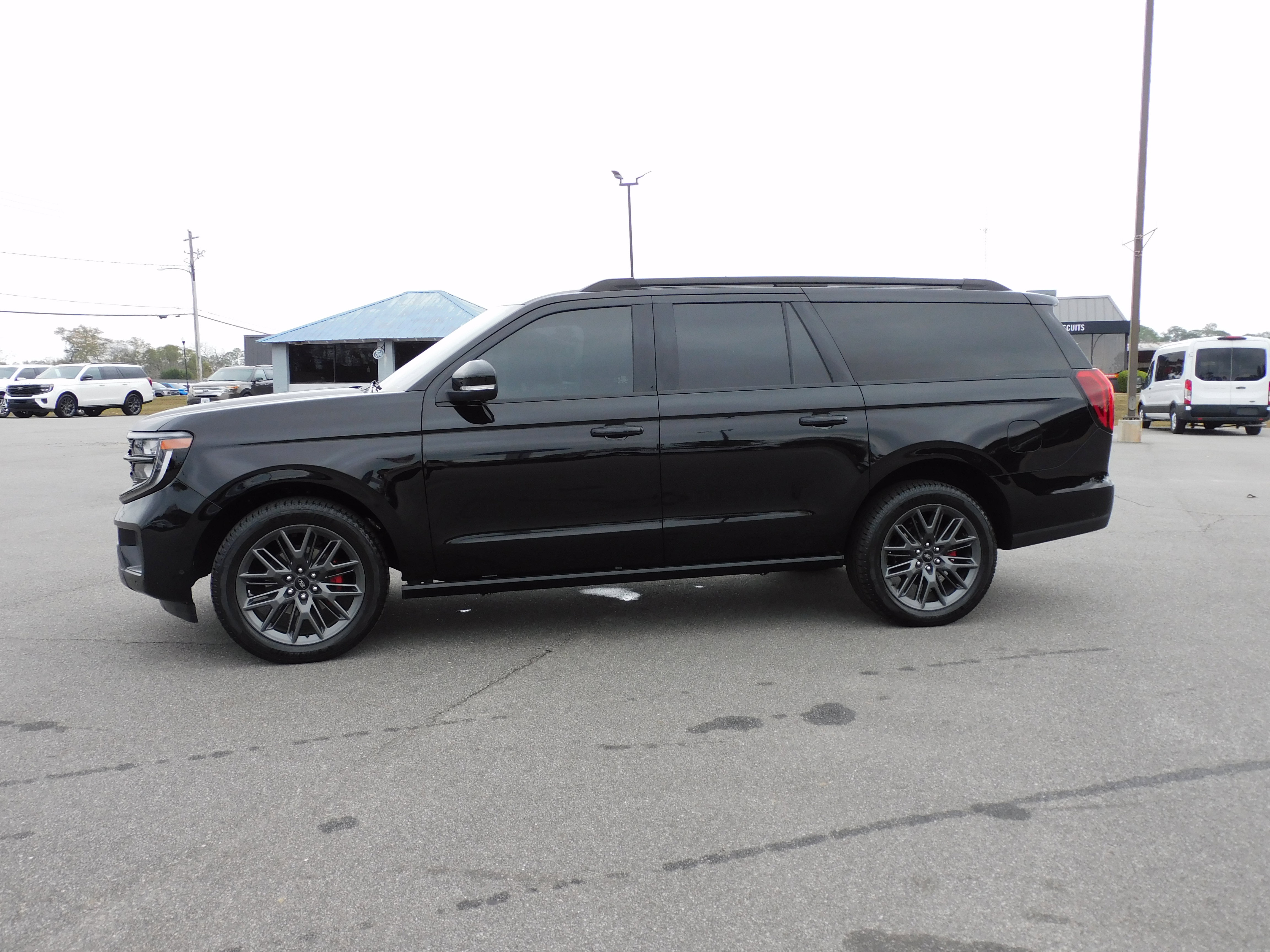 Used 2025 Ford Expedition Max Platinum w/ Stealth Performance Package image 8