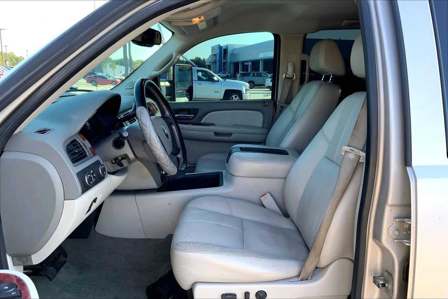 Used 2008 Chevrolet Silverado 2500 LTZ w/ Safety Package AWD/4WD image 7