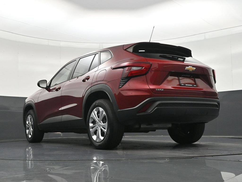 Used 2024 Chevrolet Trax LS FWD image 25