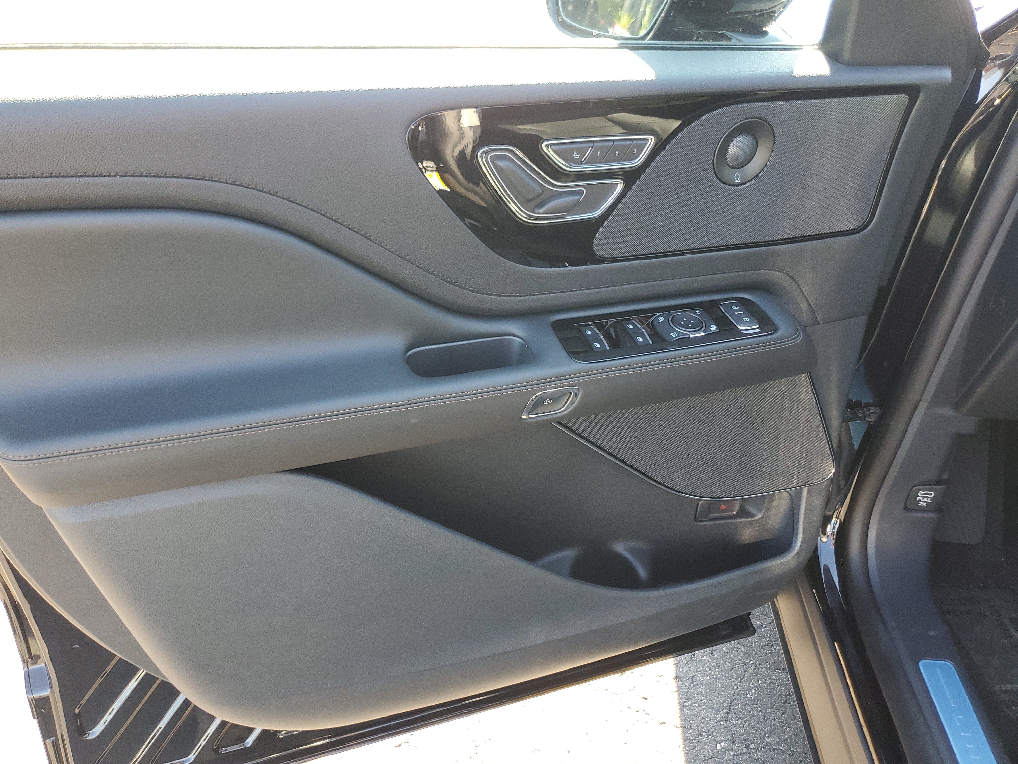 New 2026 Lincoln Aviator AWD image 8