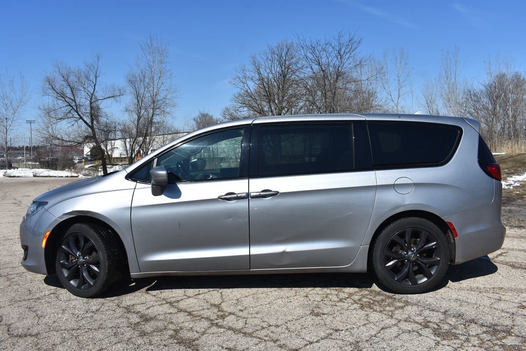 Used 2019 Chrysler Pacifica Touring Plus w/ S Appearance Package image 3