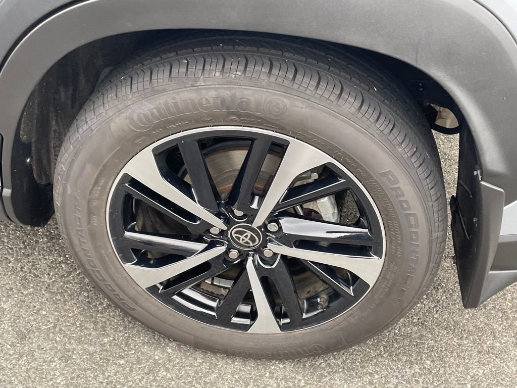 Used 2023 Toyota Corolla Cross XSE image 9