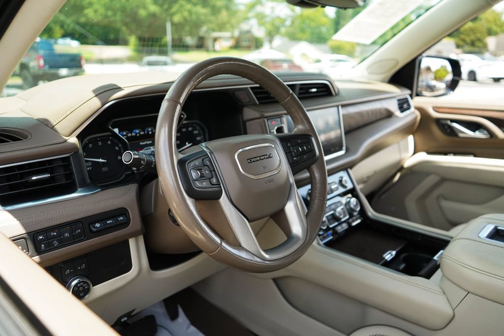 Used 2021 GMC Yukon XL Denali w/ Denali Premium Package AWD/4WD image 5