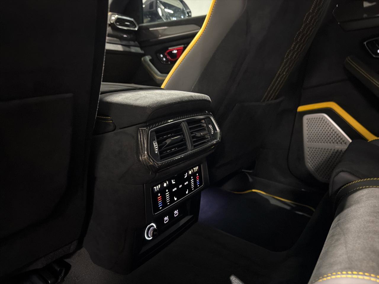 Used 2024 Lamborghini Urus Performante AWD/4WD image 31