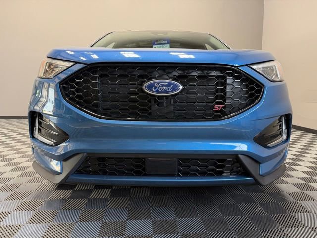 Used 2019 Ford Edge ST w/ Cold Weather Package AWD/4WD image 3