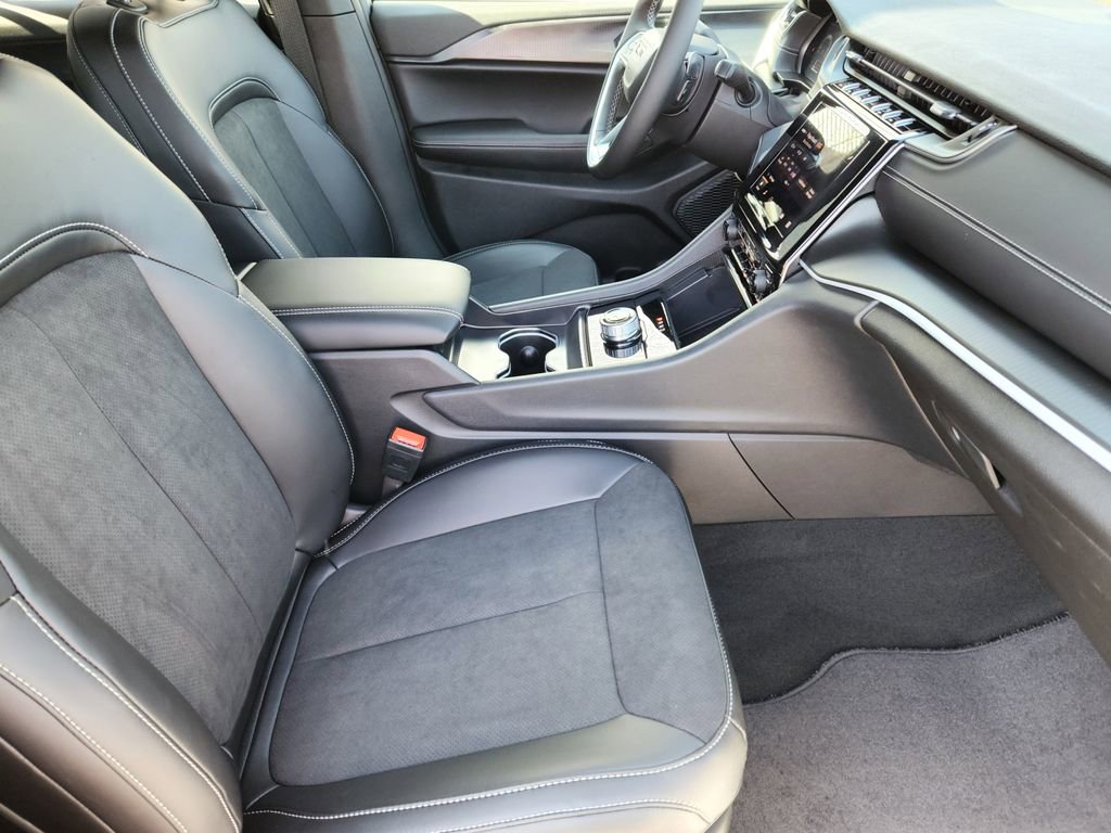 New 2025 Jeep Grand Cherokee L Laredo AWD/4WD image 14