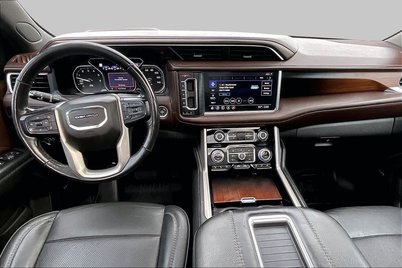 Used 2021 GMC Yukon XL Denali w/ Denali Premium Package AWD/4WD image 16