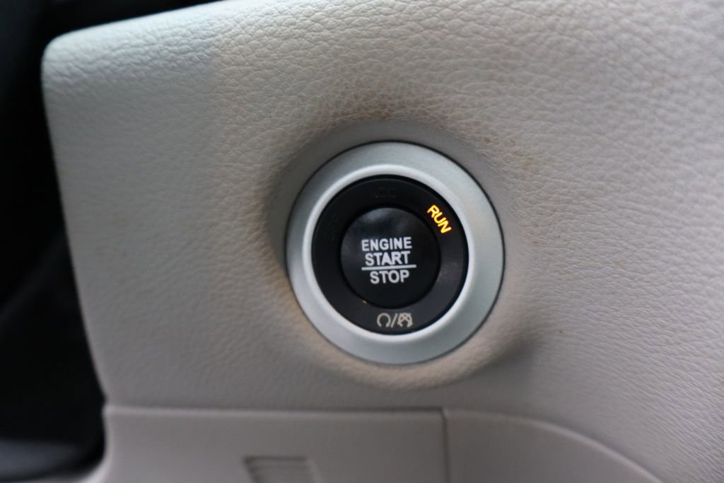 Used 2021 Chrysler Pacifica Touring-L w/ Uconnect Theater Family Group image 18