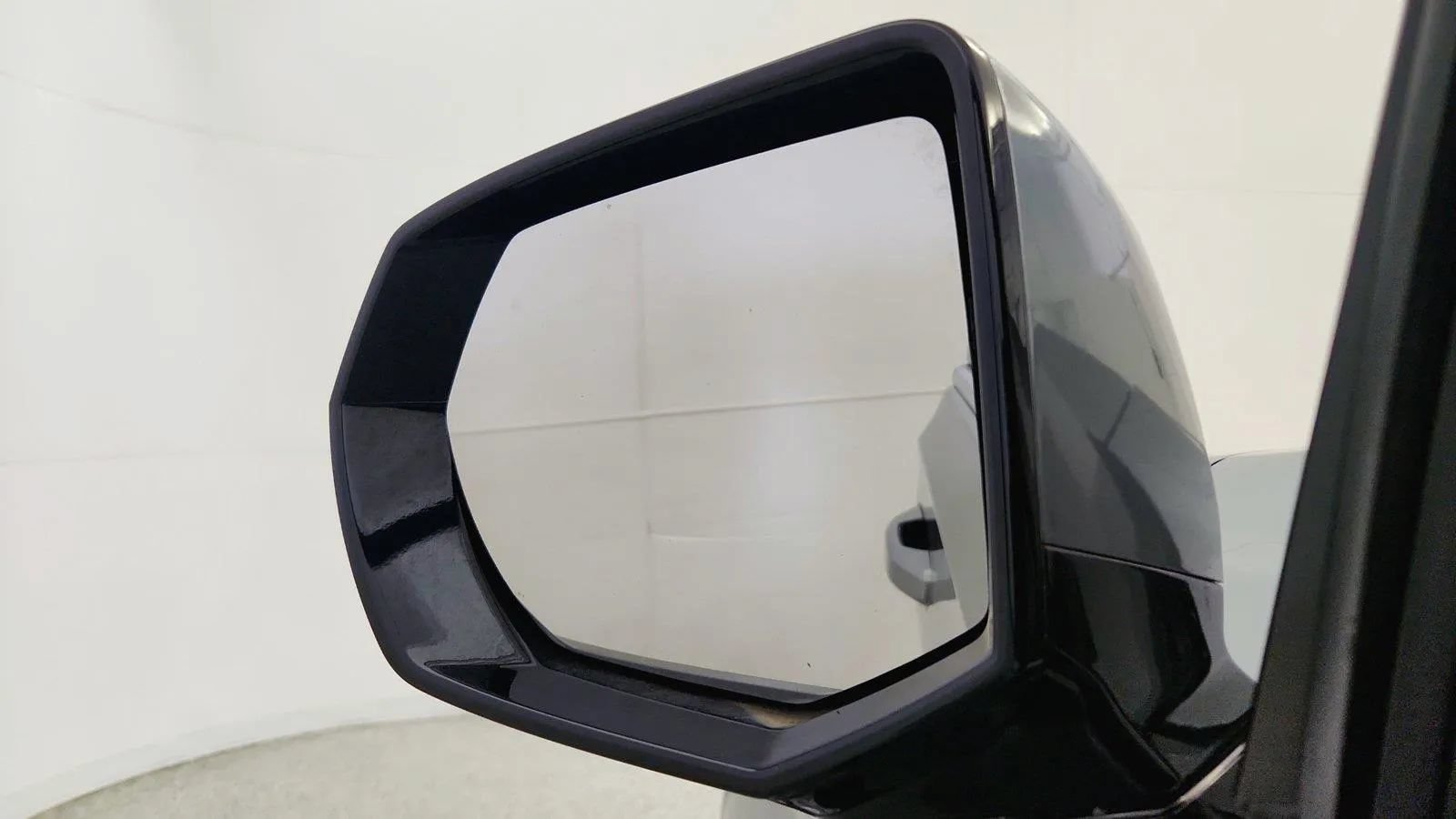 Used 2023 Chevrolet Tahoe LT AWD/4WD image 16
