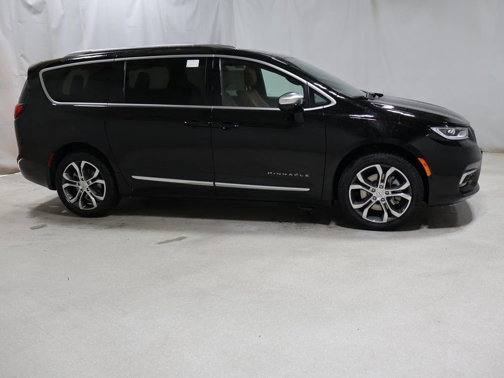 New 2026 Chrysler Pacifica Pinnacle w/ Trailer Tow Group image 8