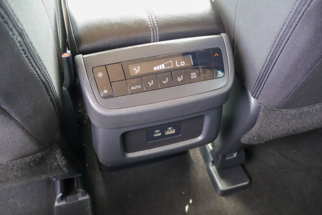 Used 2025 Nissan Pathfinder SV image 19