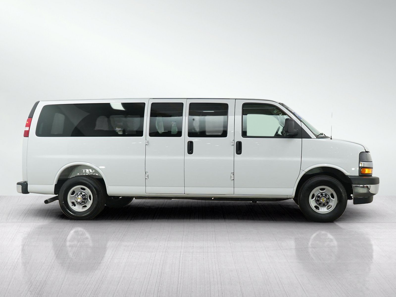 Used 2025 Chevrolet Express 3500 LT w/ LT Preferred Equipment Group RWD image 6