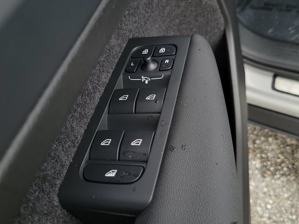 Used 2025 Volvo XC40 B5 Core w/ Protection Package AWD/4WD image 21