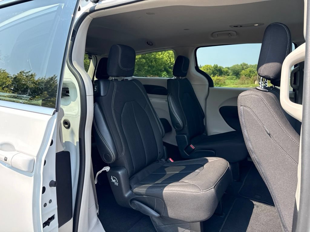 Used 2023 Chrysler Voyager LX FWD image 12