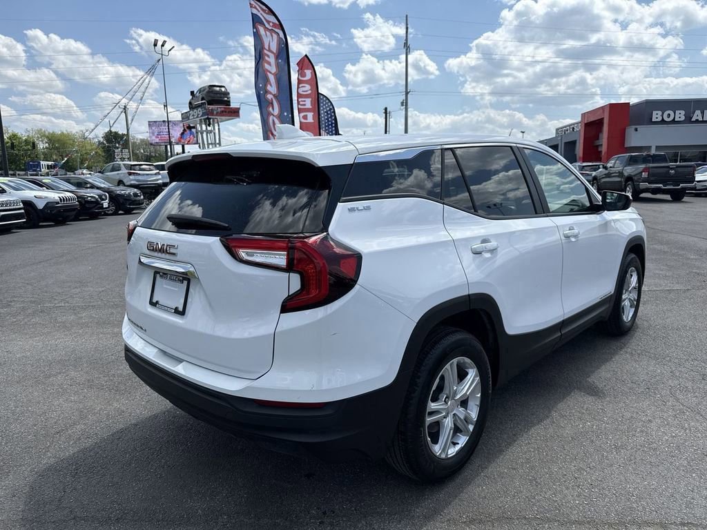Used 2024 GMC Terrain SLE FWD image 13