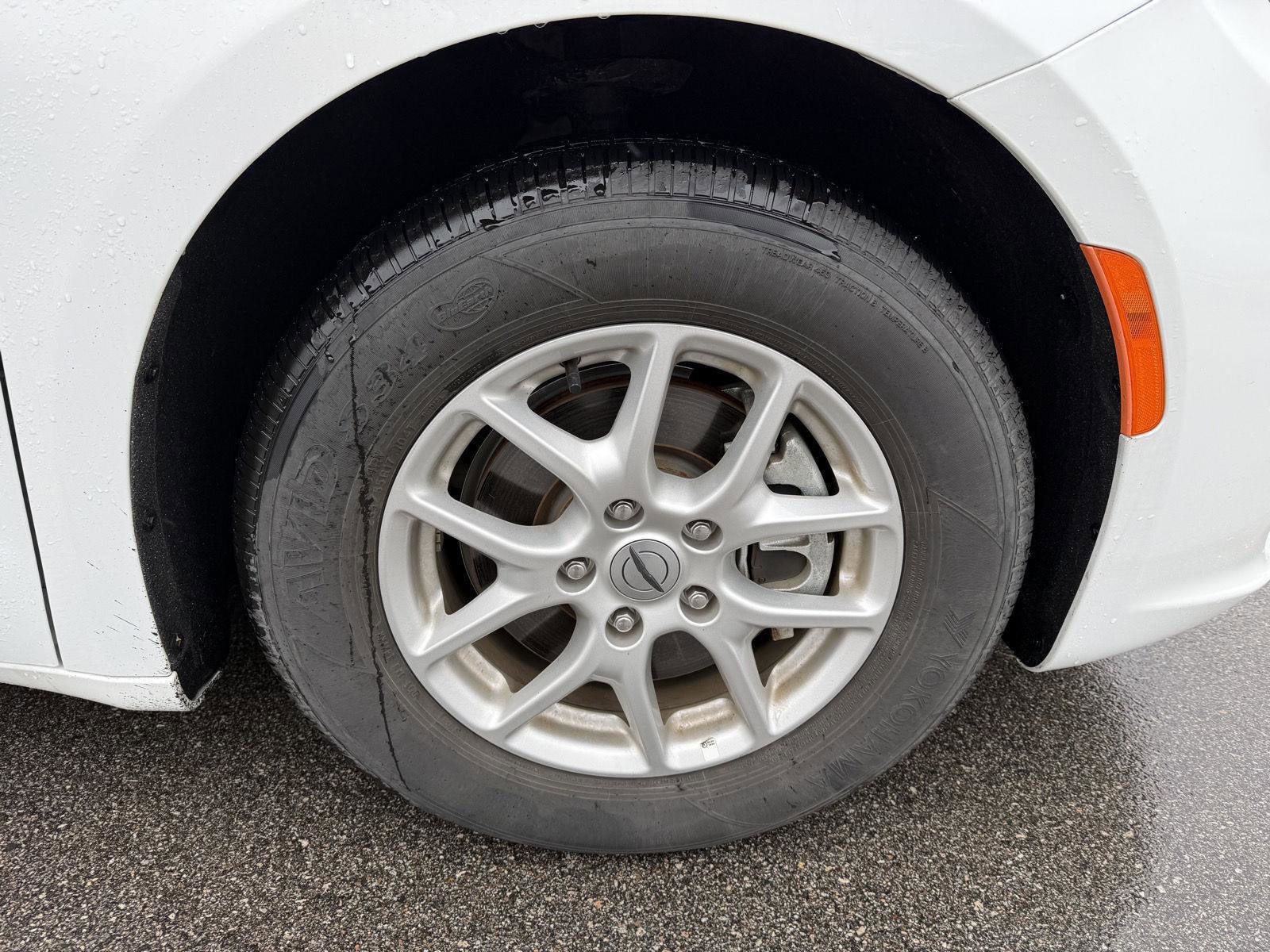 Used 2025 Chrysler Pacifica Select FWD image 16