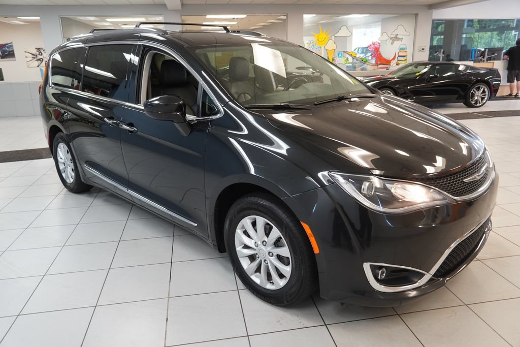 Used 2019 Chrysler Pacifica Touring-L FWD image 14