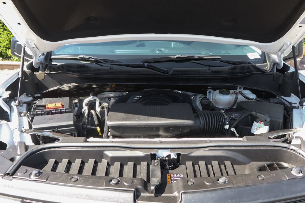 Used 2025 Chevrolet Silverado 1500 Custom Trail Boss w/ Dark Appearance Package AWD/4WD image 13
