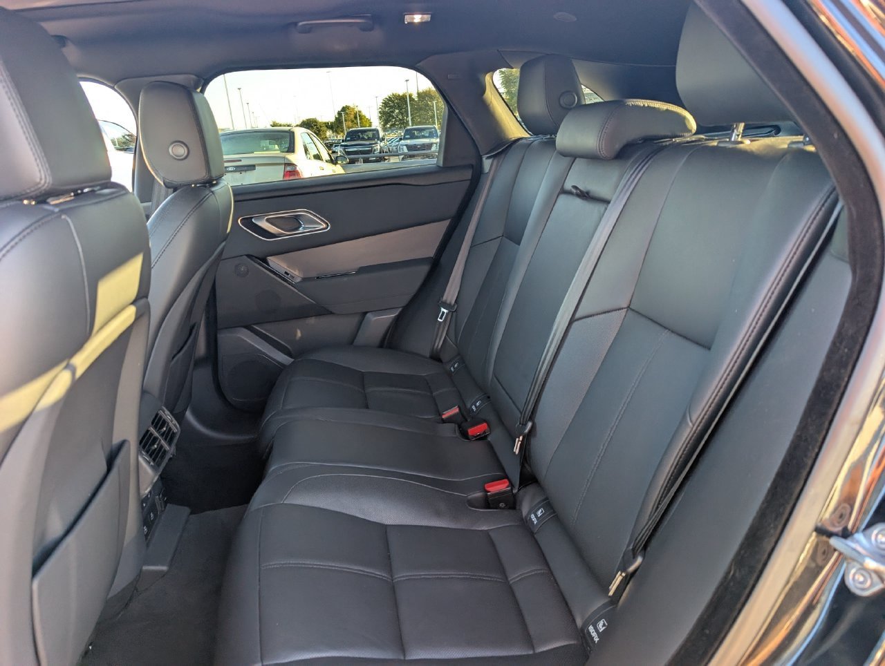 Used 2025 Land Rover Range Rover Velar Dynamic SE AWD/4WD image 27