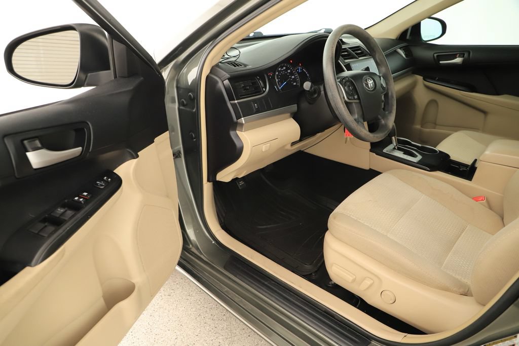 Used 2014 Toyota Camry LE FWD image 14