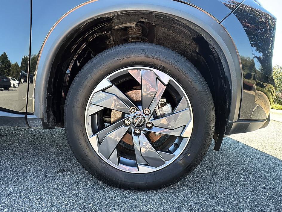 Certified 2025 Nissan Rogue SV FWD image 12