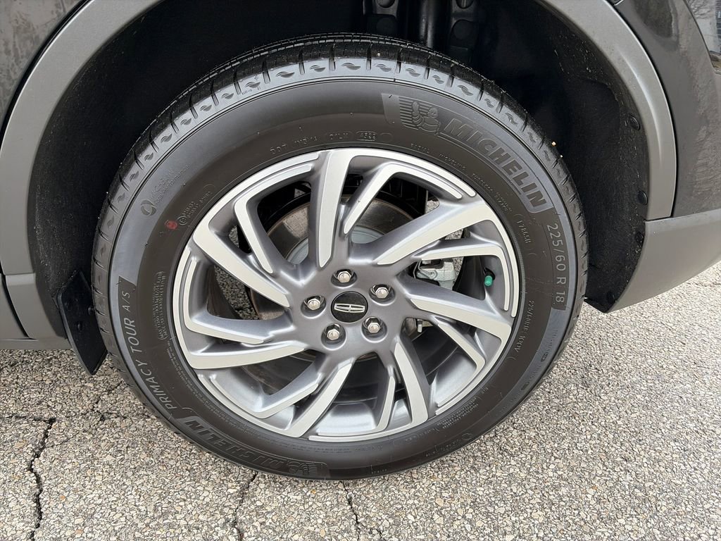 Used 2023 Lincoln Corsair Standard image 11