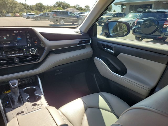 Used 2020 Toyota Highlander XLE image 17