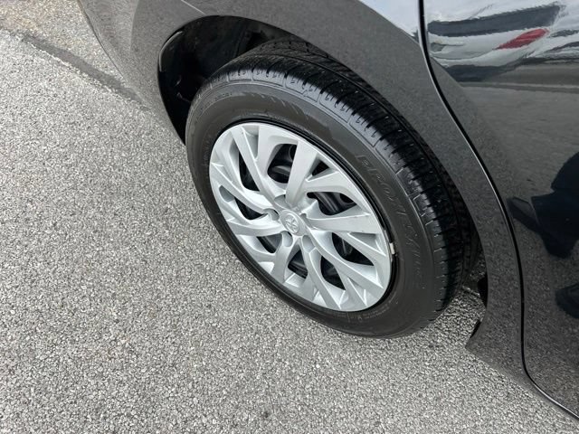 Used 2017 Toyota Corolla LE FWD image 19