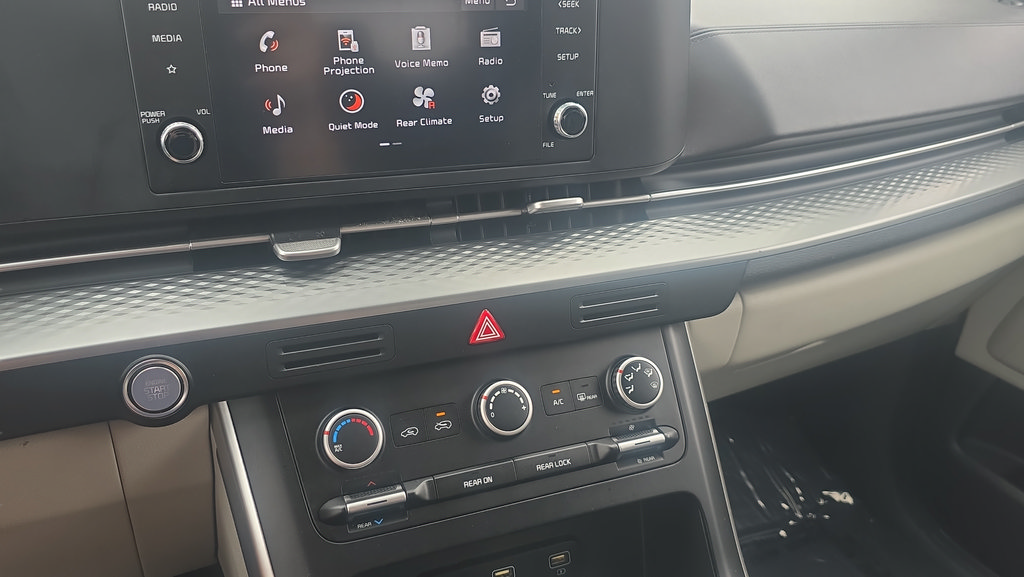 Used 2023 Kia Carnival LX FWD image 20