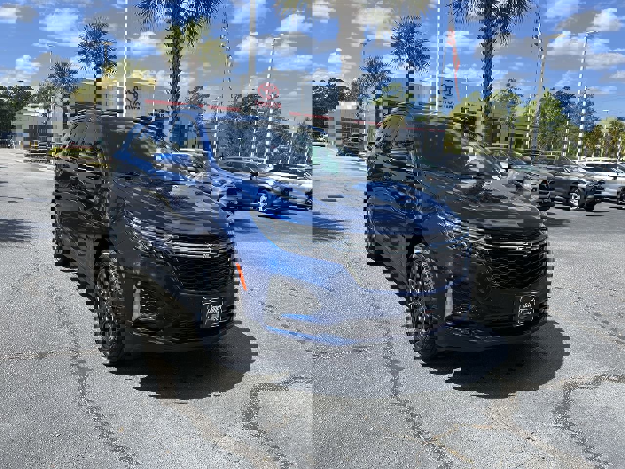 Used 2022 Chevrolet Equinox RS FWD image 2