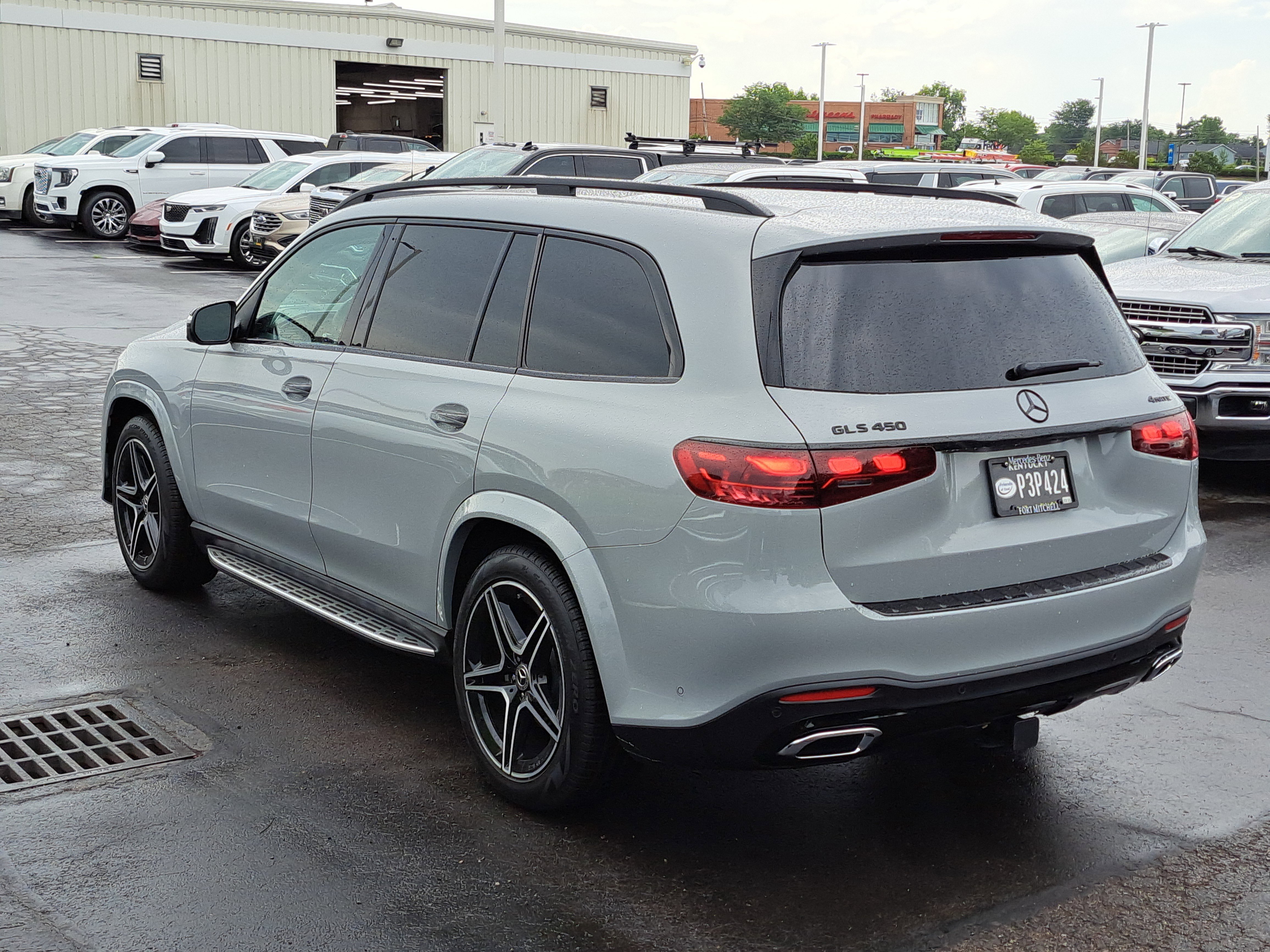 Used 2025 Mercedes-Benz GLS 450 4MATIC image 3