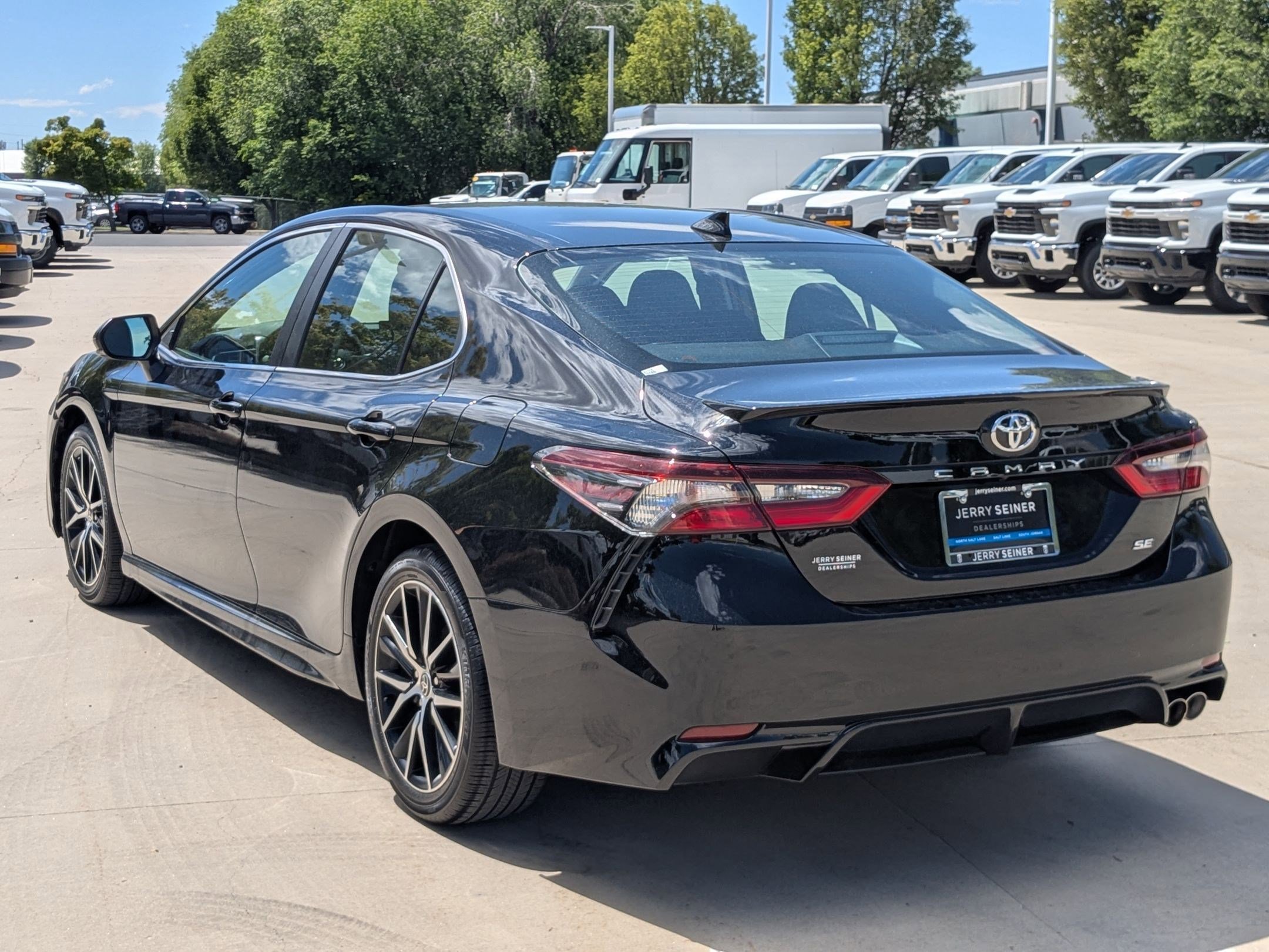 Used 2023 Toyota Camry SE FWD image 4