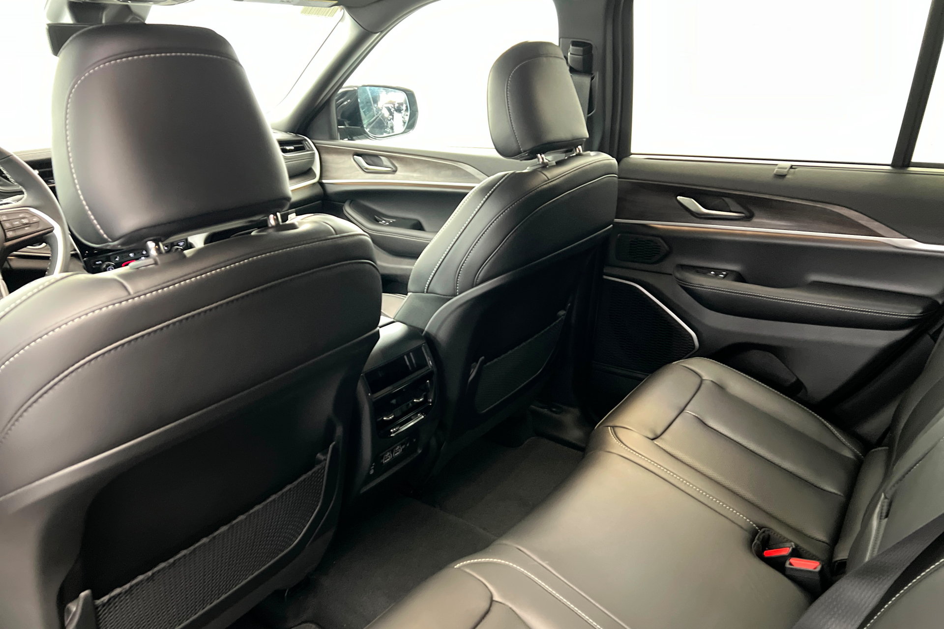 New 2025 Jeep Grand Cherokee Limited w/ Luxury Tech Group II AWD/4WD image 19