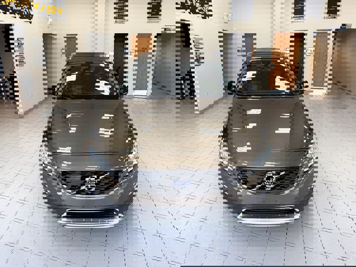 Used 2018 Volvo V60 T5 Cross Country w/ Convenience Package image 5