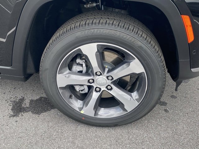 New 2025 Jeep Grand Cherokee L Limited w/ Luxury Tech Group II image 11