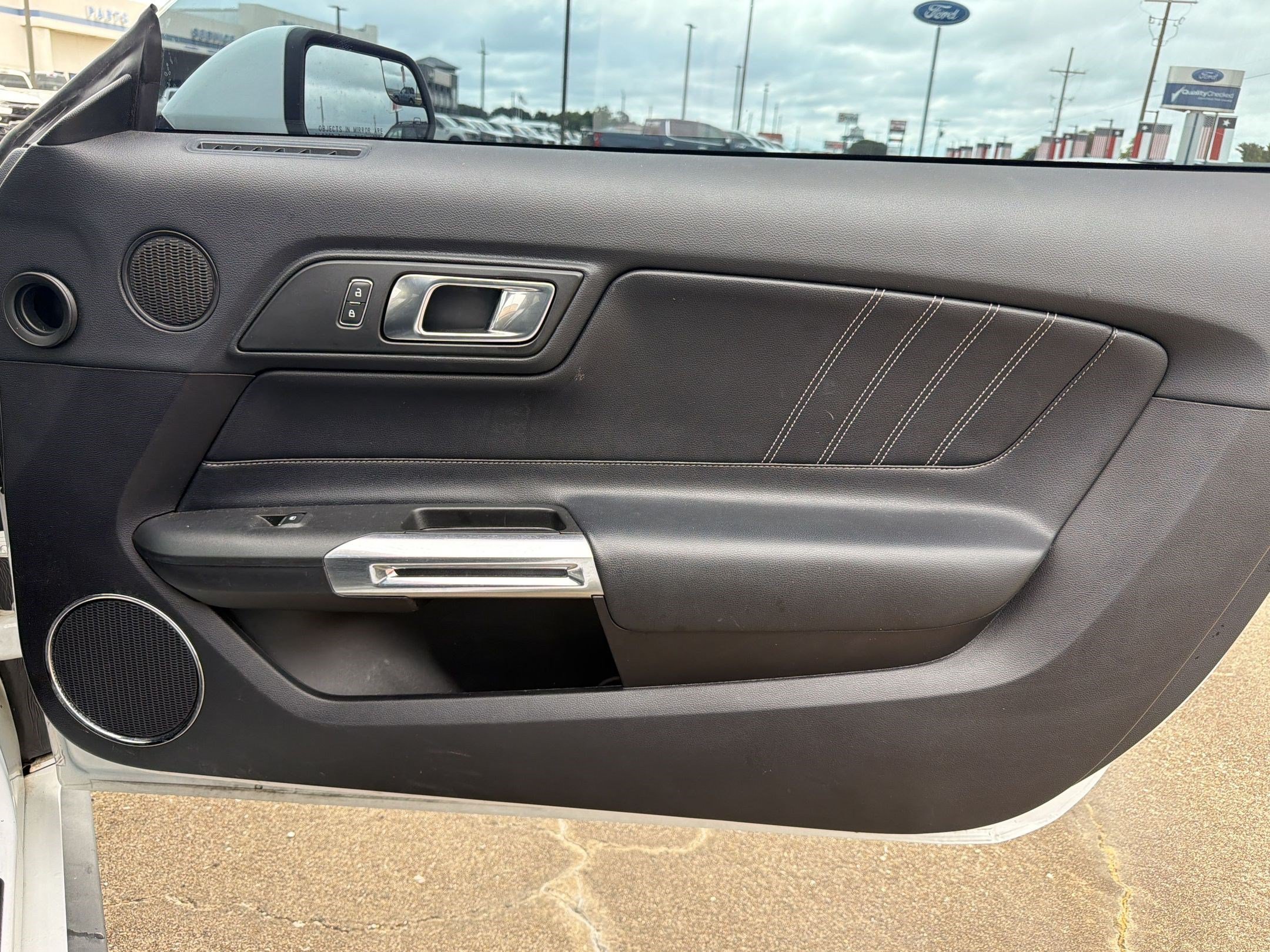 Used 2019 Ford Mustang Premium RWD image 27